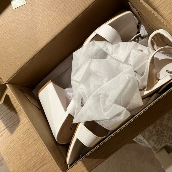 BOOHOO Strappy Heels *White* - Picture 2 of 3